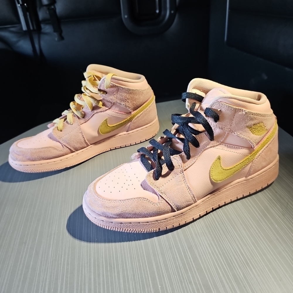 Nike Air Jordan 1 Mid Coral Gold Youth Sz‎ 7Y Good+ PreOwned Condition
